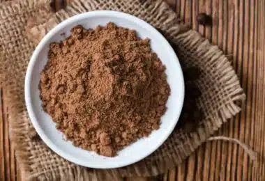 Bentuagie Chocolate Kratom has a rich, dark color, closely resembling cocoa powder's look.