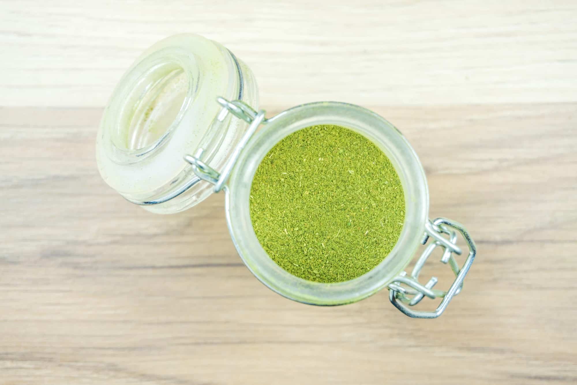 Kratom powder typically comes from three strains: White Vein, Green Vein, and Red Vein.