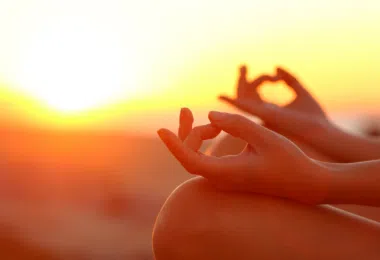 Kratom and Yoga: A Holistic Approach to Wellness