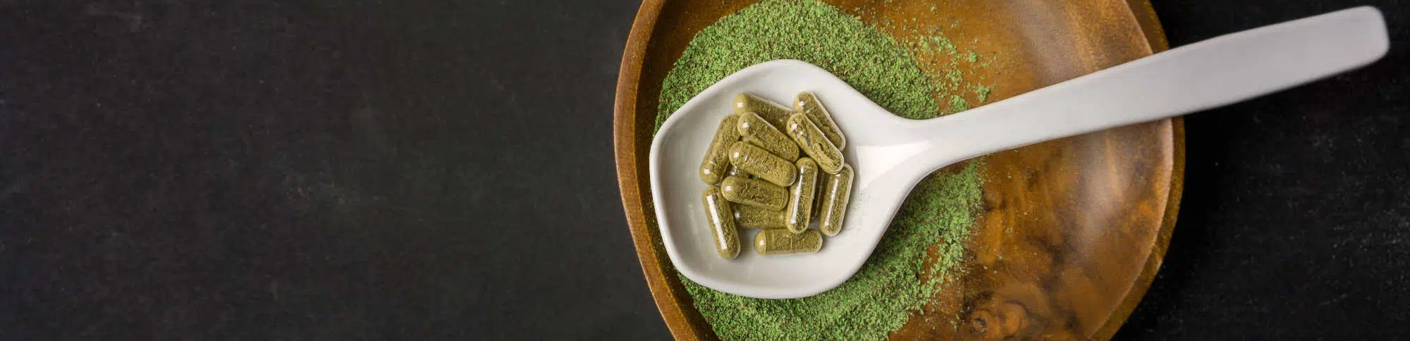 image of kratom capsules and powder